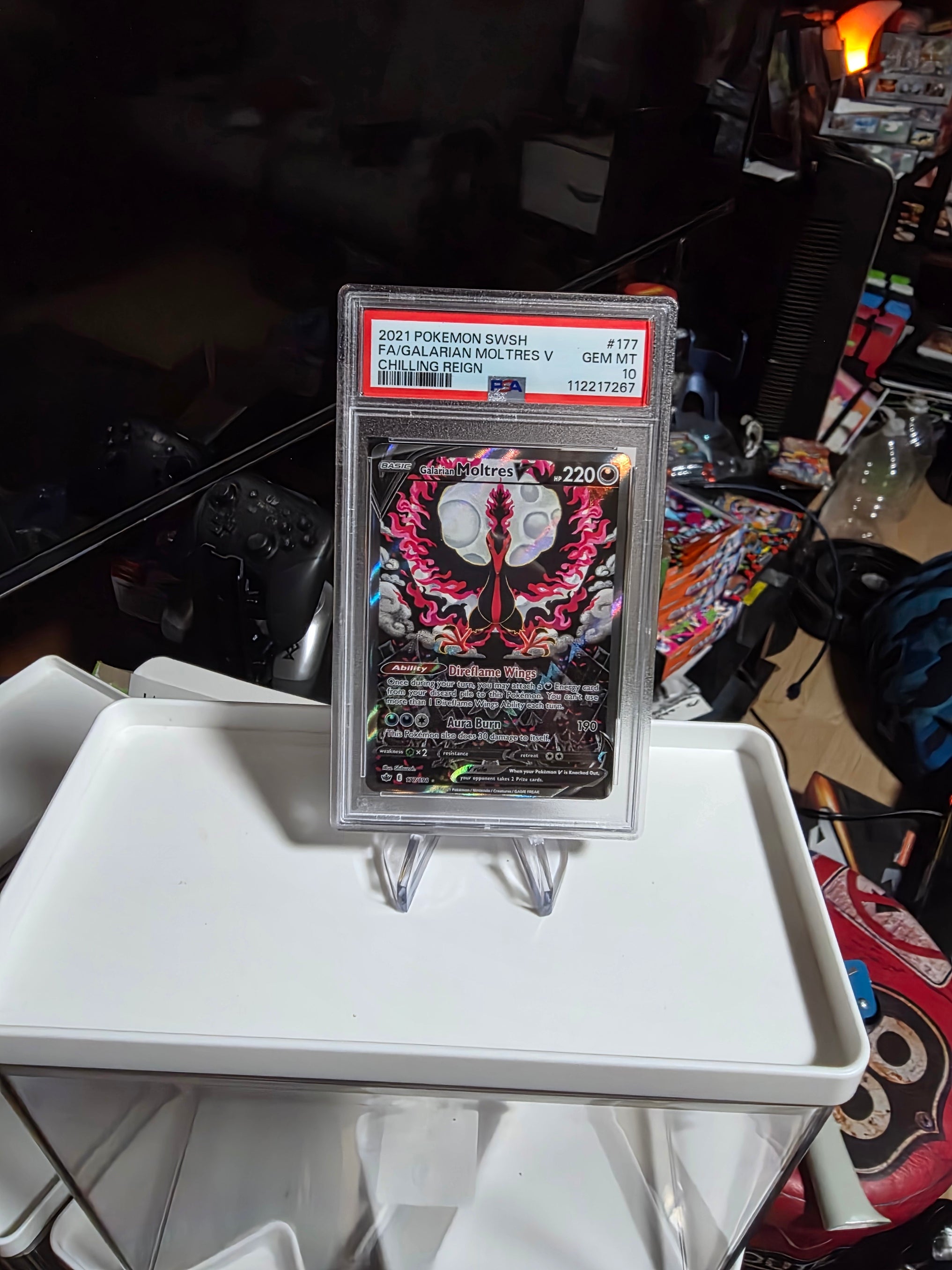 PSA 10 English 2021 Chilling Reign Galarian Moltres V